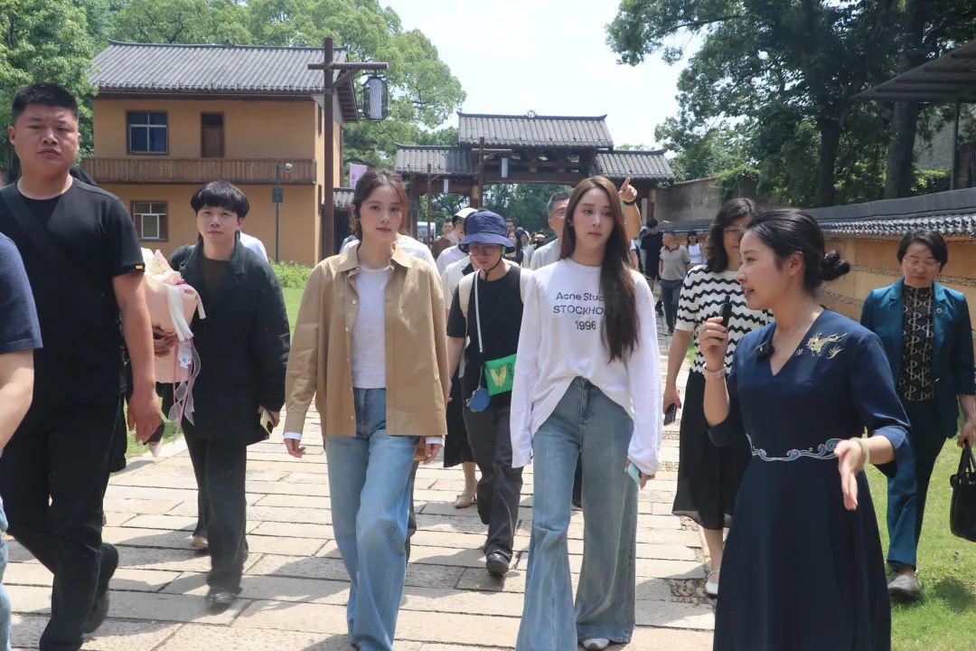 欧阳娜娜携家人回江西探亲，受聘为江西吉安文化旅游大使
