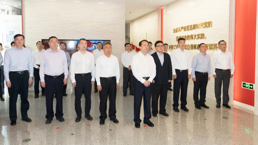 上海市政府党组赴全面从严治党警示教育基地参观学习，推进作风建设走深走实