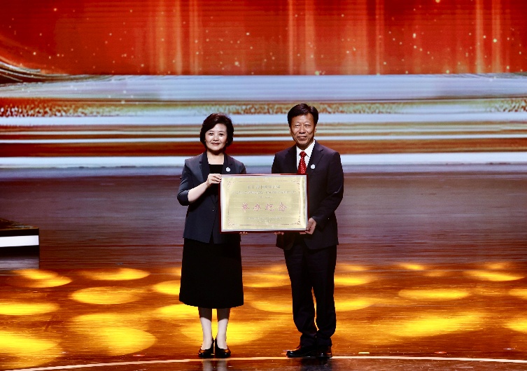 中国戏剧梅花奖在上海揭晓,蓝天、朱洁静等15人摘梅