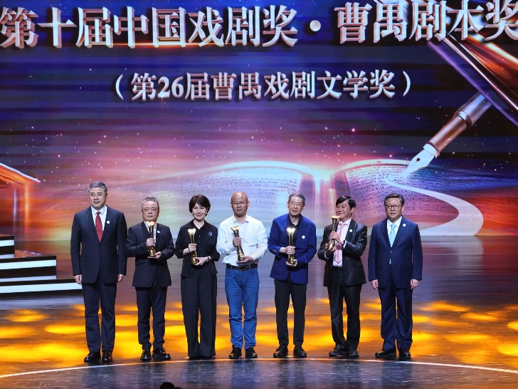 中国戏剧梅花奖在上海揭晓,蓝天、朱洁静等15人摘梅