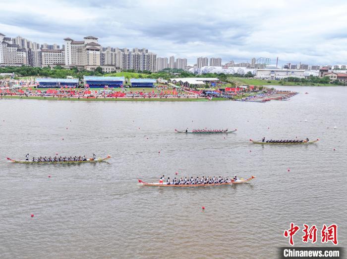 2025中国南昌国际龙舟赛开幕：群“龙”争霸点亮“英雄城”