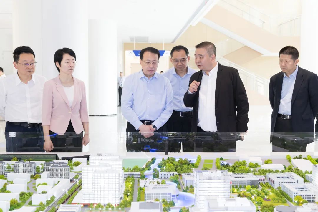 龚正调研复旦大学张江校区,打造世界级创新引擎,书写强市名校互促共进新篇章