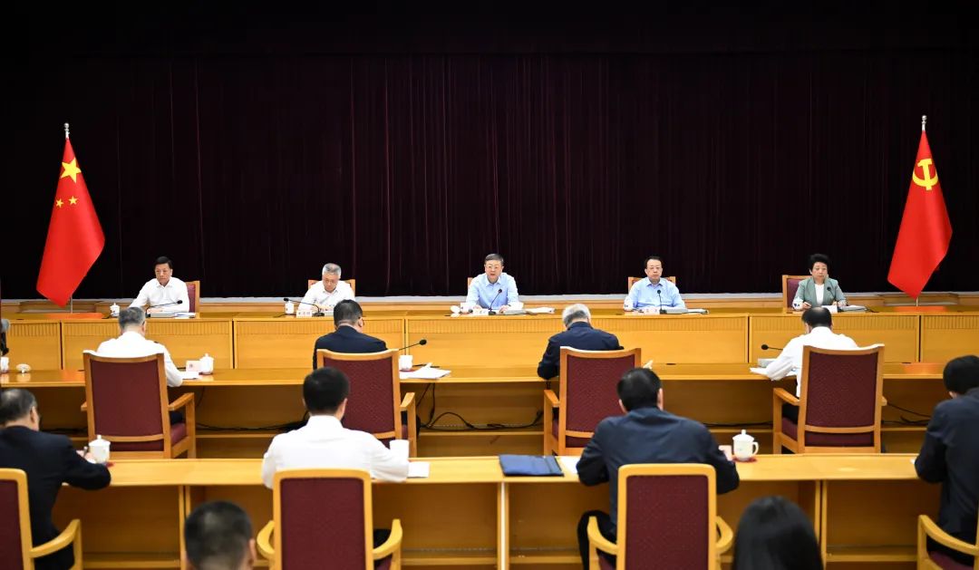 上海市委常委会举行深入贯彻中央八项规定精神学习教育专题学习会