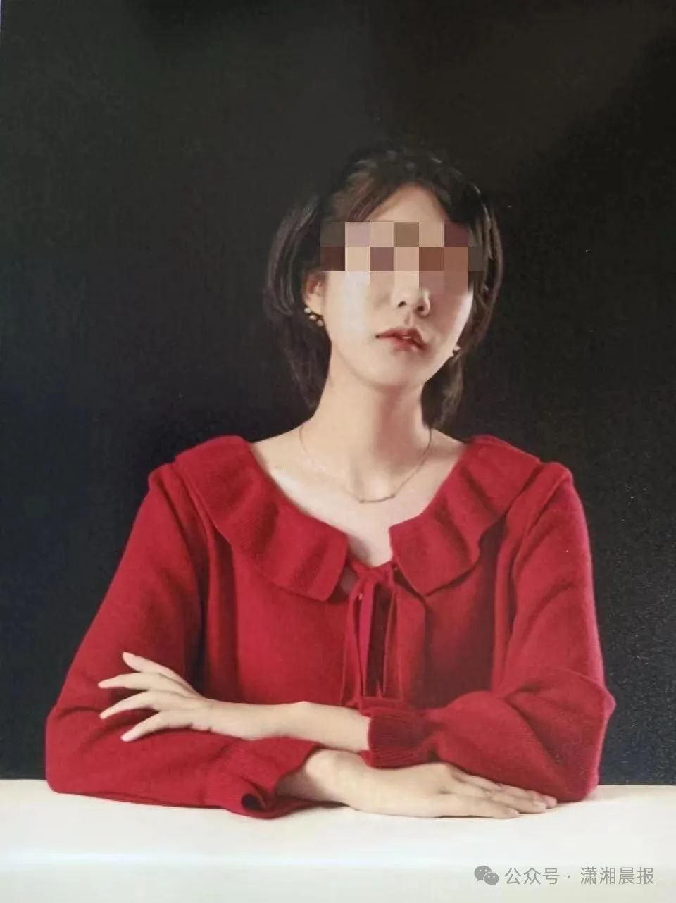 27岁海归女子家中被捅10刀身亡，35岁女嫌犯有精神病史，被控故意杀人