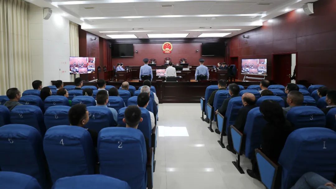 贵州安顺市委原常委、西秀区委原书记汤辉受贿、洗钱案一审开庭
