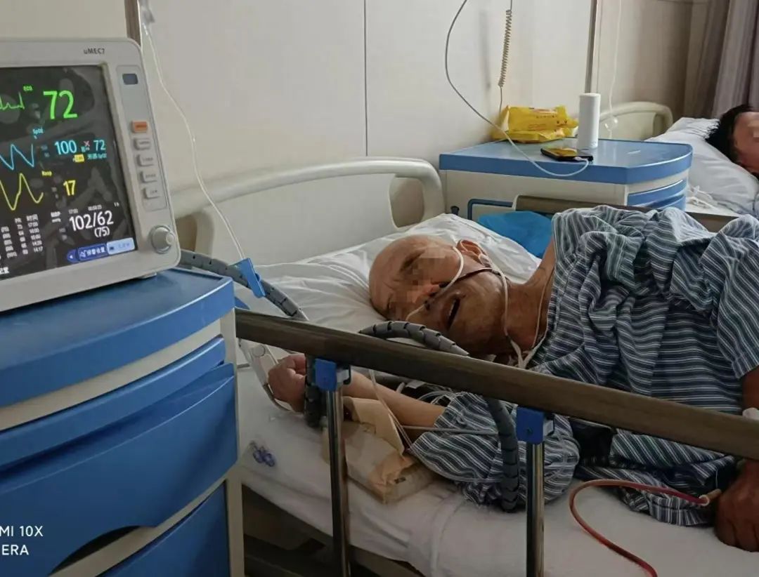 79岁老人患慢性胃炎，郑大一附院被指按胃癌晚期切除全胃