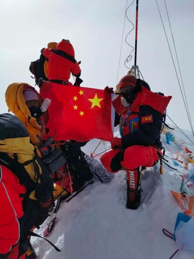 17岁登顶珠峰的青少年可以保送清北？清华：没这类招生计划