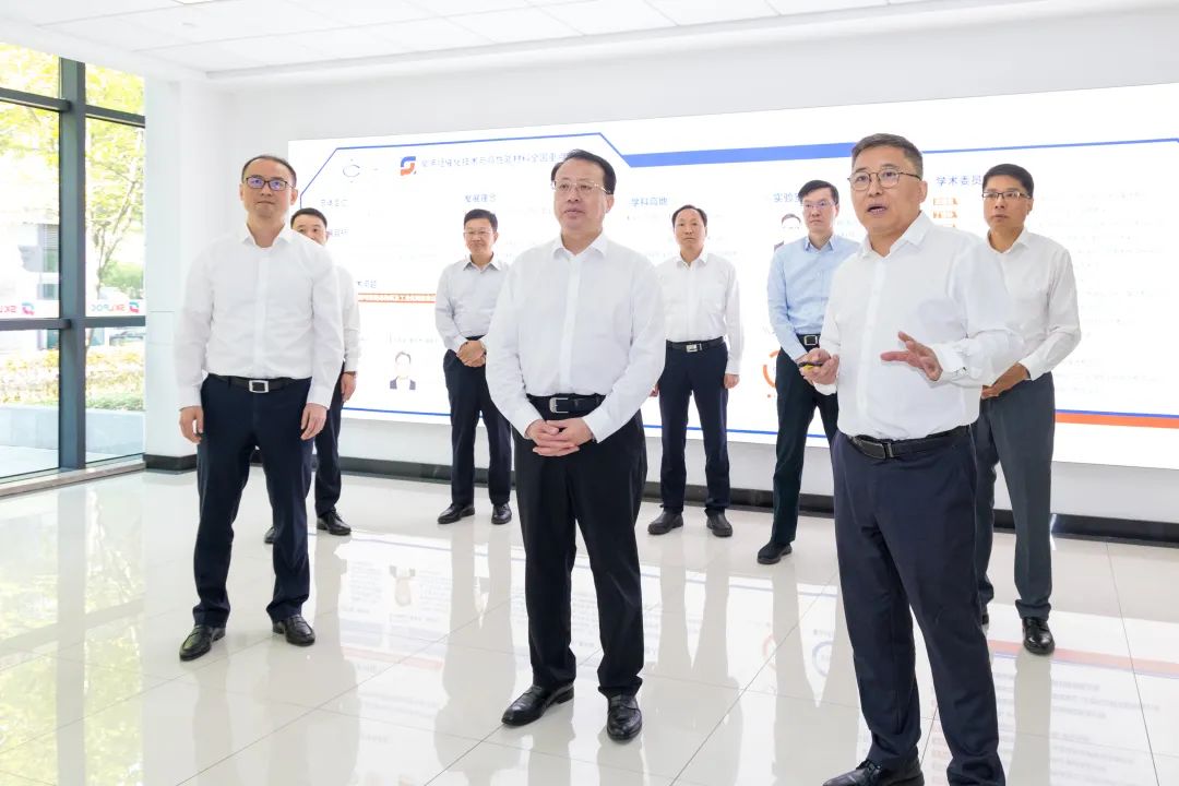 加快培育重点产业集群，在城市更新中塑造新功能打开新局面，龚正调研普陀区