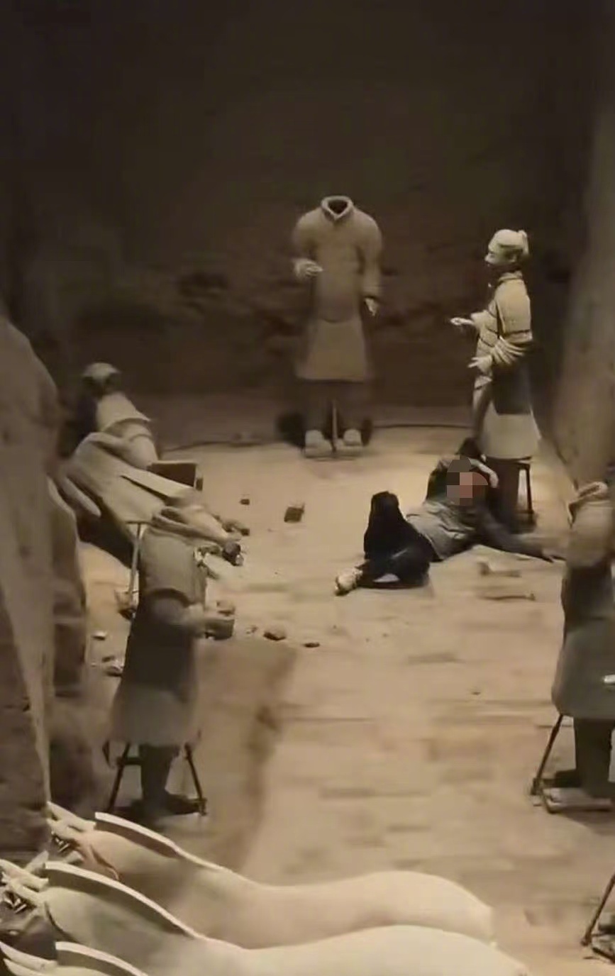 一男子进入兵马俑三号坑，秦陵博物院：兵马俑受损等情况正在调查中