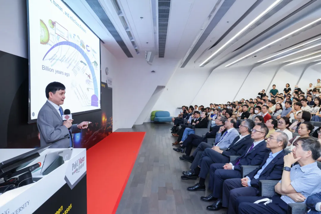 张文宏受聘为香港理工大学荣誉教授