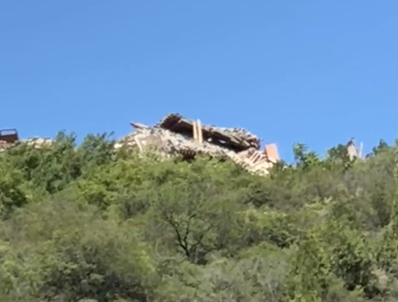 山西太原太山博物馆有建筑突然坍塌，馆方：因地质灾害临时闭馆