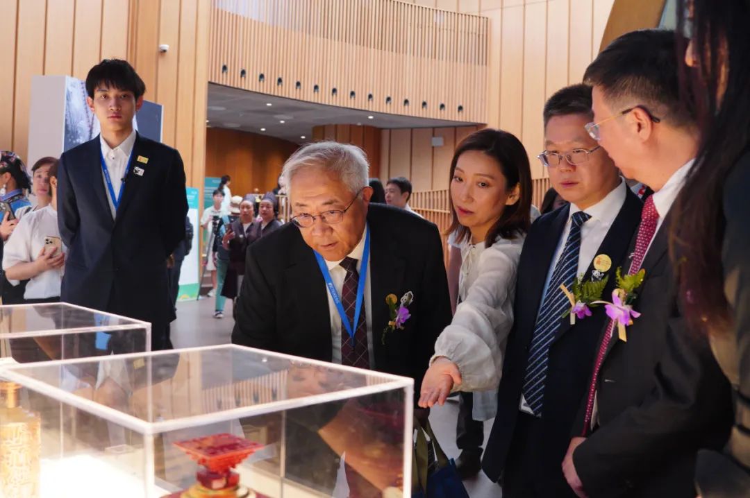 大阪世博会中国馆开启“贵州时间”,侗族大歌、蜡染、刺绣等亮相