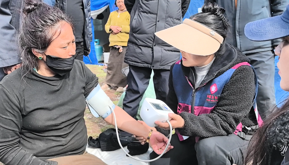西藏丁青县山体滑坡现场工作从以搜救为主转向以排险为主