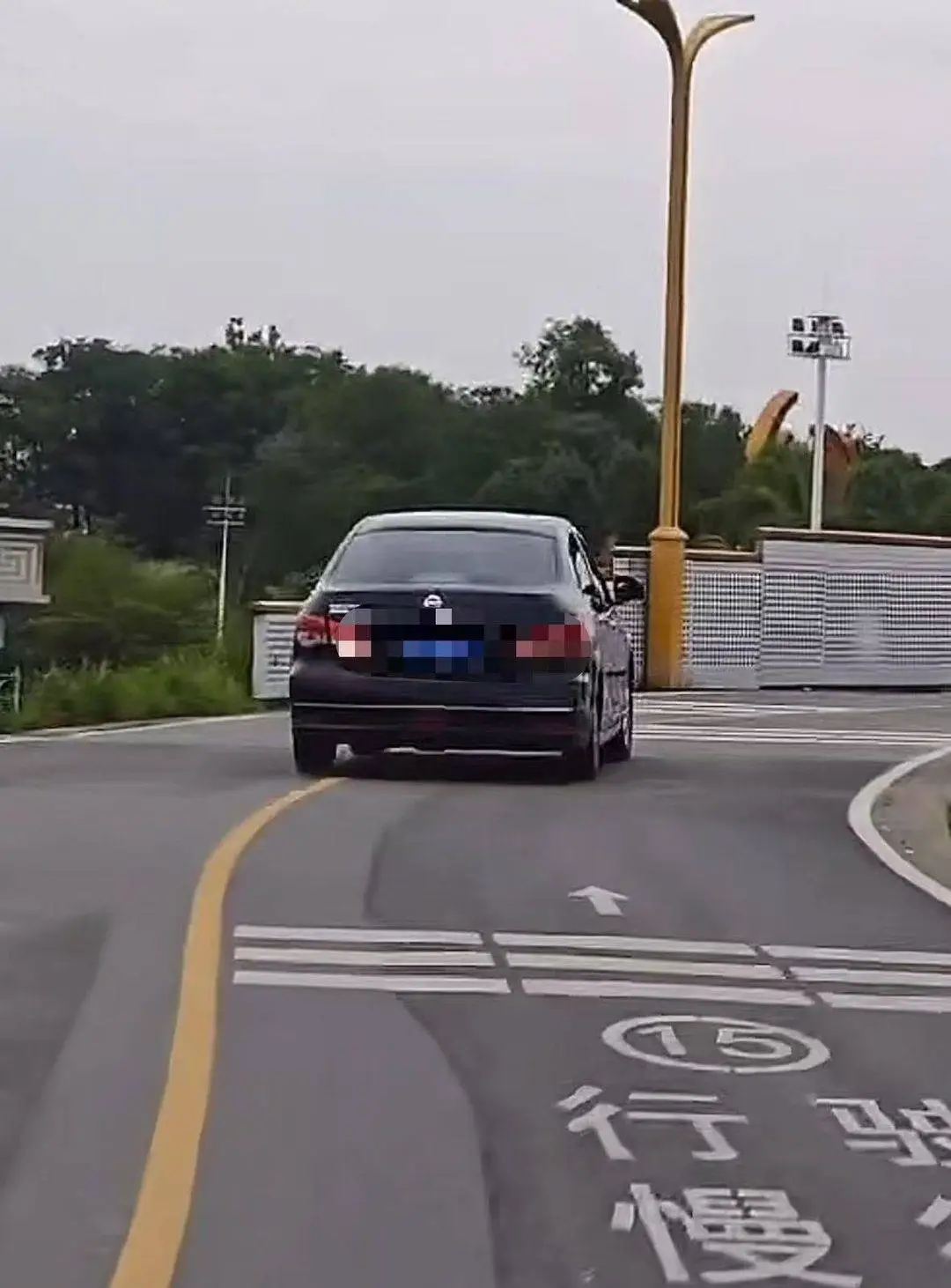 成都天府绿道有汽车行驶？园区：部分路段和村道重叠，已做减速提醒