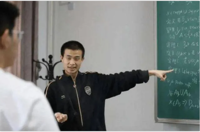 北大“韦神”开设短视频账号被其堂哥证实：会做数学分享