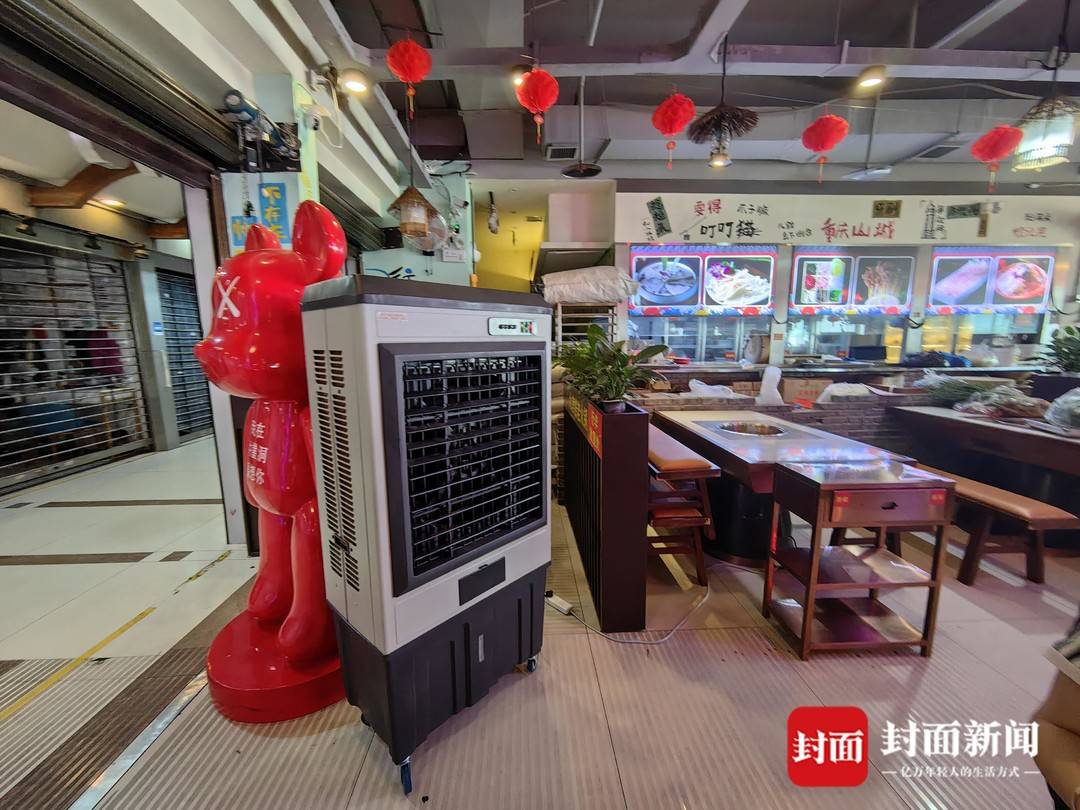 重庆洪崖洞商户投诉不交新增空调费就无空调可用, 物业称在维修