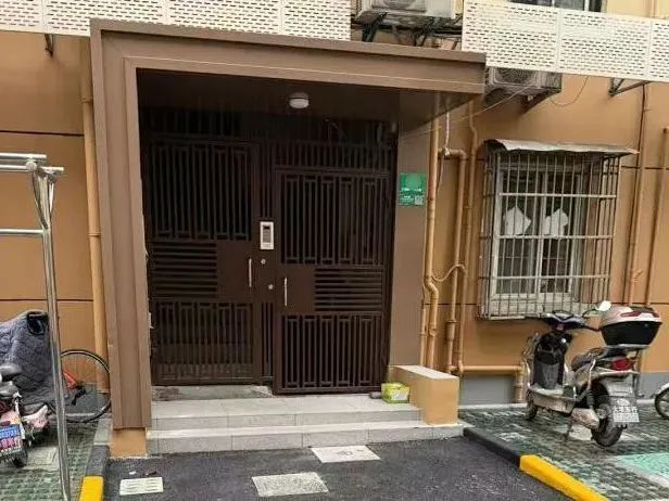 楼栋门前易踩空，如何多方协作巧解台阶安全隐患？