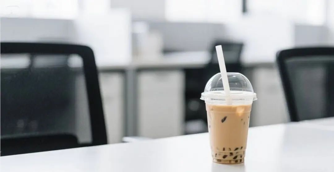 办公室轮流请奶茶？职场社交本质应是轻松互动，而非人情债
