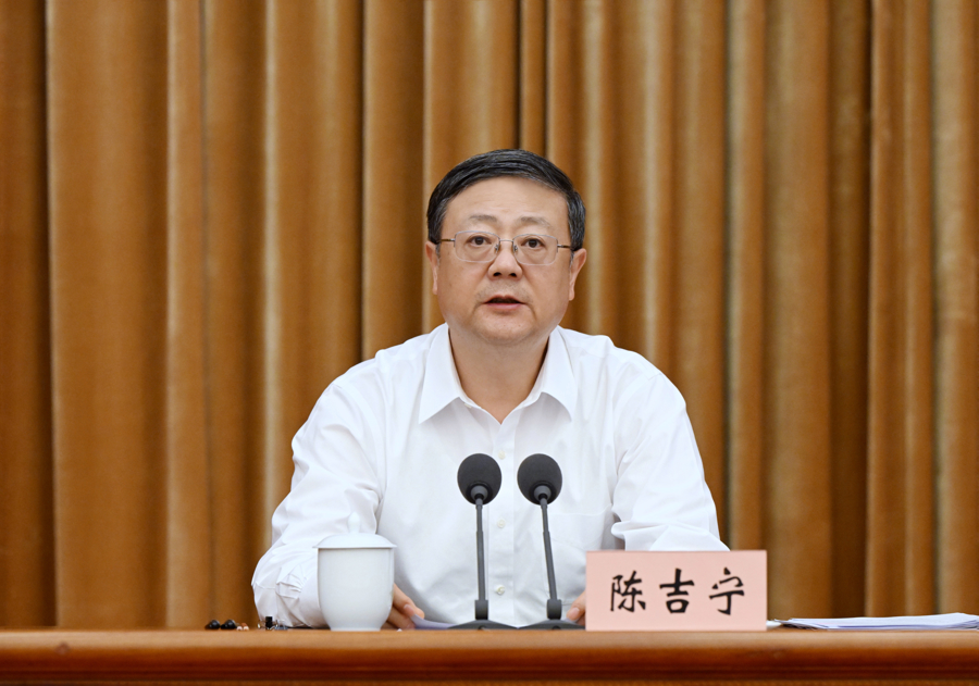 ​上海市双拥模范表彰会议举行，陈吉宁强调要持续巩固发展坚如磐石的军政军民团结