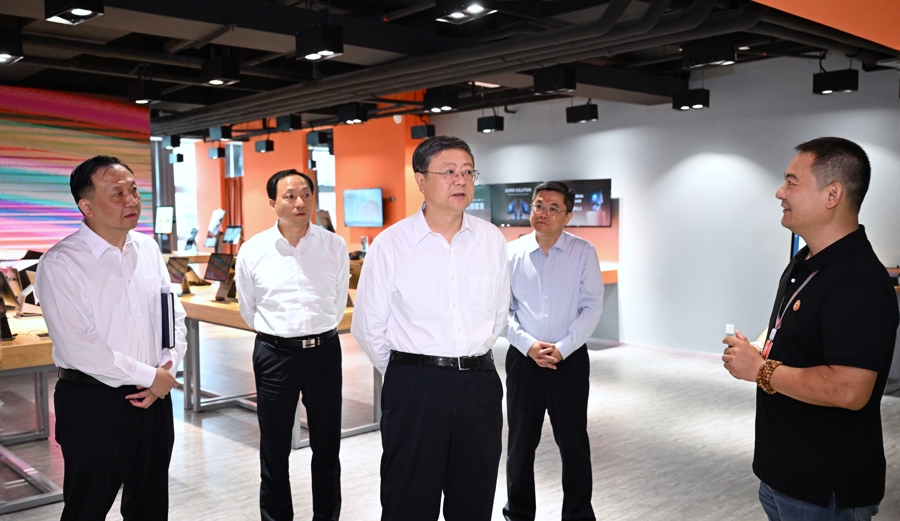 勇挑重担、加快转型,把多重优势更好转化为高质量发展胜势!陈吉宁调研杨浦区