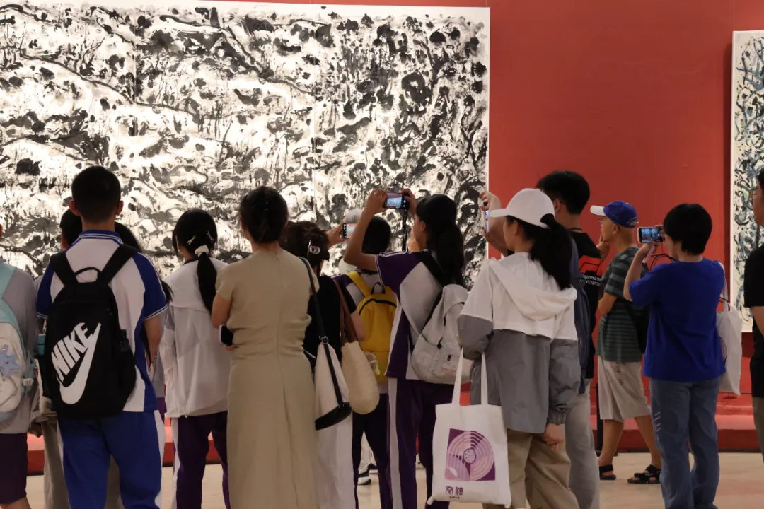 中国美术馆呈现九旬崔振宽从艺七十年探索