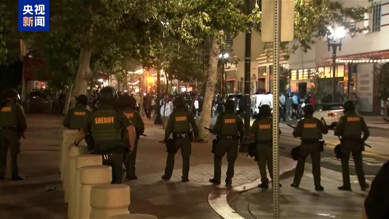 美国洛杉矶市中心225人于10日晚被捕