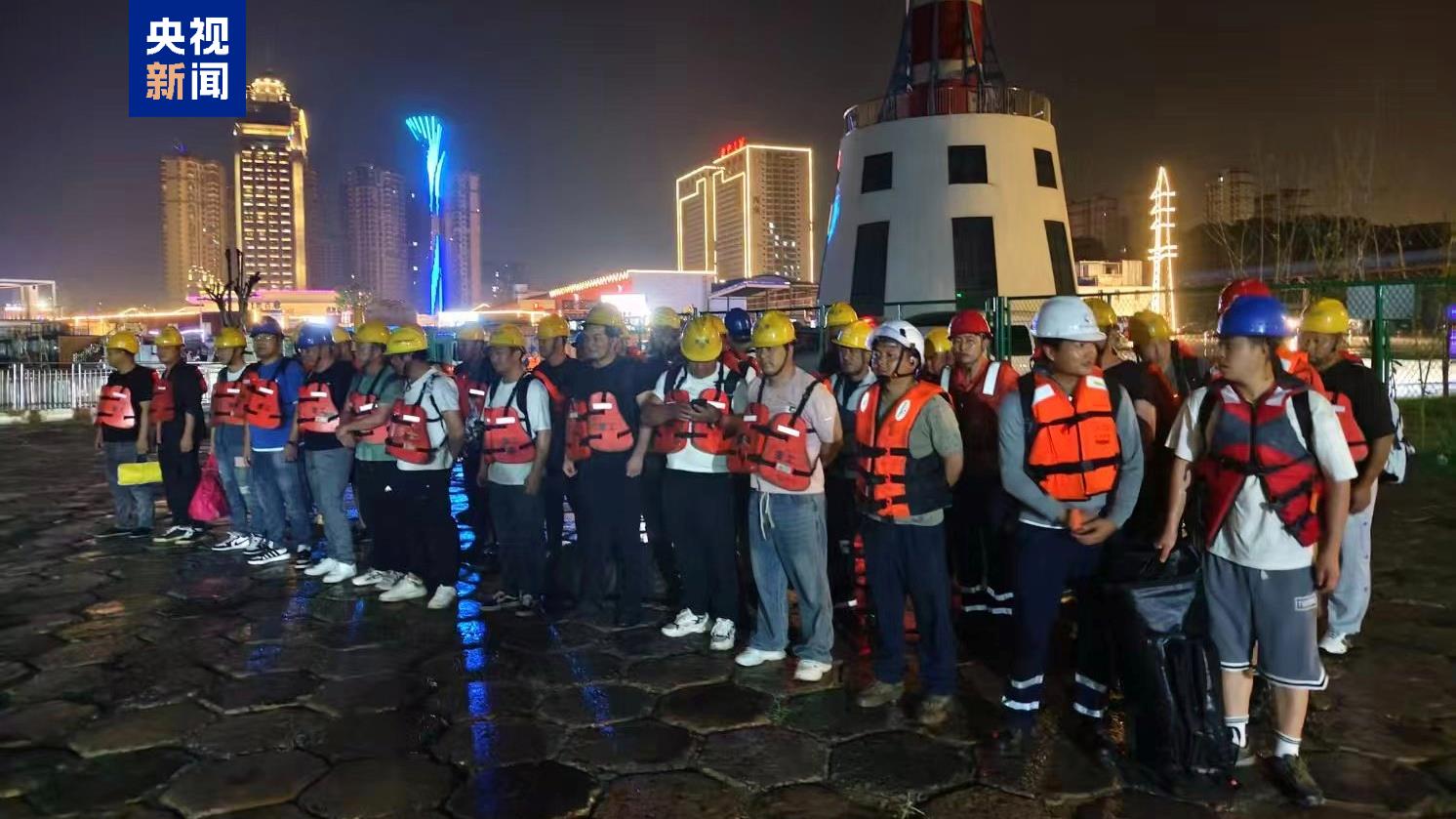 台风致客运航线陆续停航，广西疏散涠洲岛游客近万人