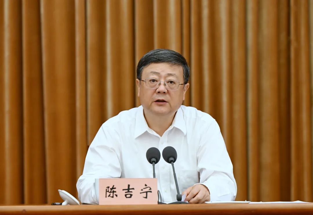 上海市深入贯彻中央八项规定精神学习教育警示教育会举行