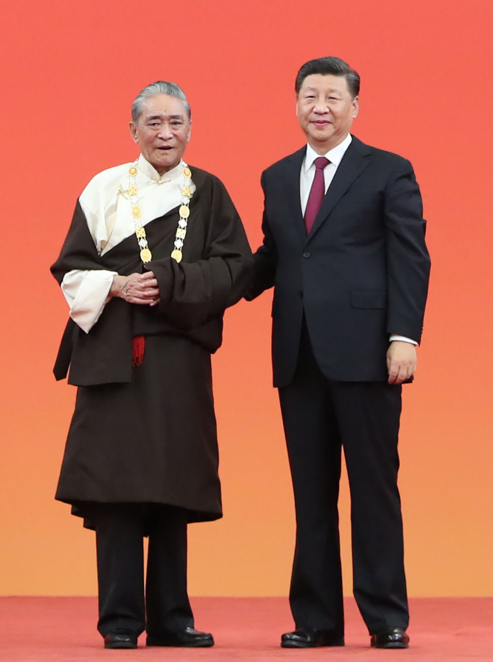 热地同志生平照片
