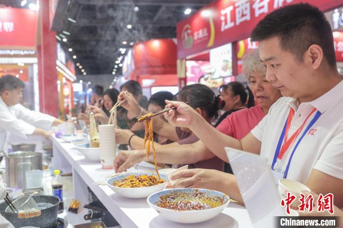 2025米粉产业交易会在南昌开幕,近500家境内外企业参展