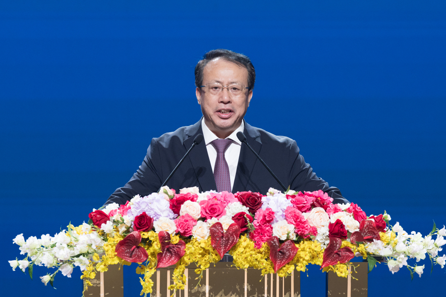 第二十七届上海国际电影节金爵盛典举行，龚正宣布电影节开幕