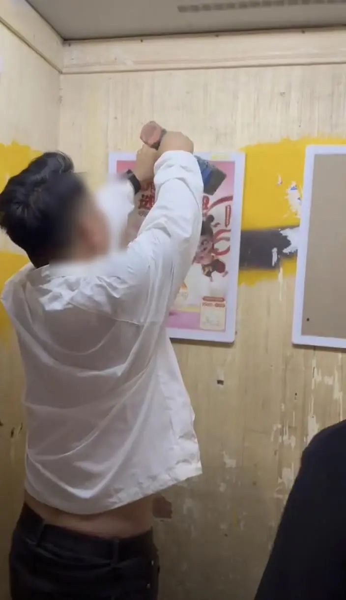 周口一小区业主不满物业服务拆除小区商业广告,街道已介入