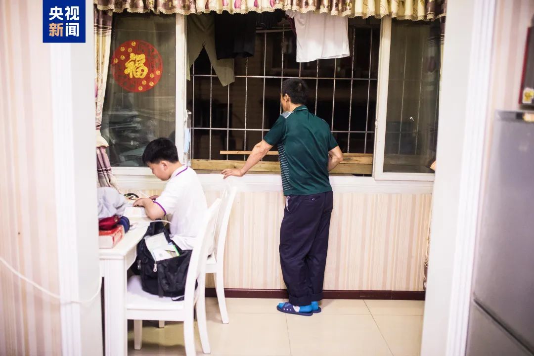 “棒棒”冉光辉和儿子,有了新合影