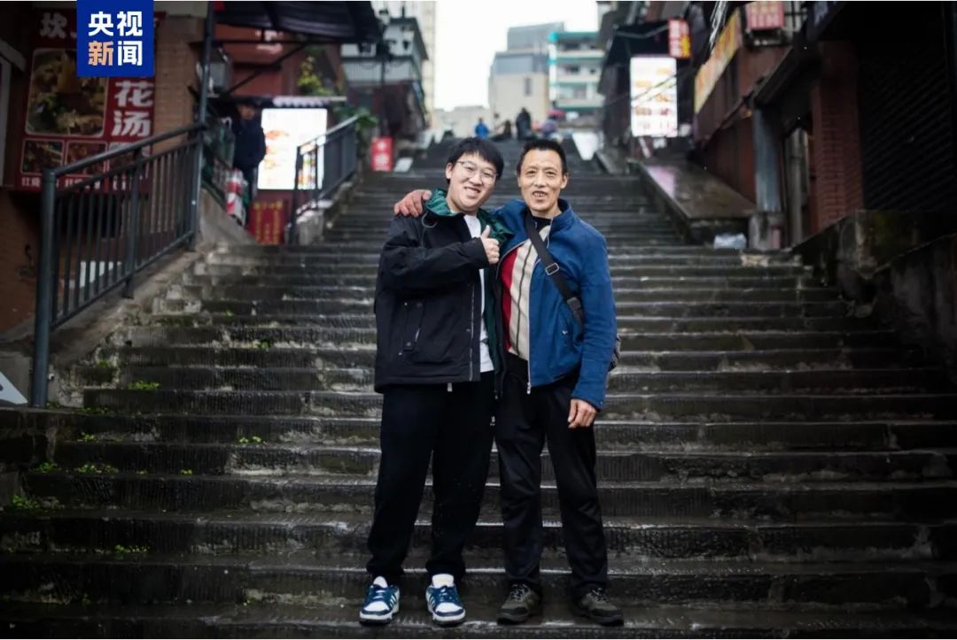 “棒棒”冉光辉和儿子,有了新合影