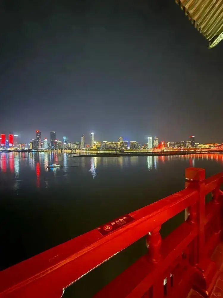 人民网评:事故频发,无人机飞行需“有界”更需“有责”