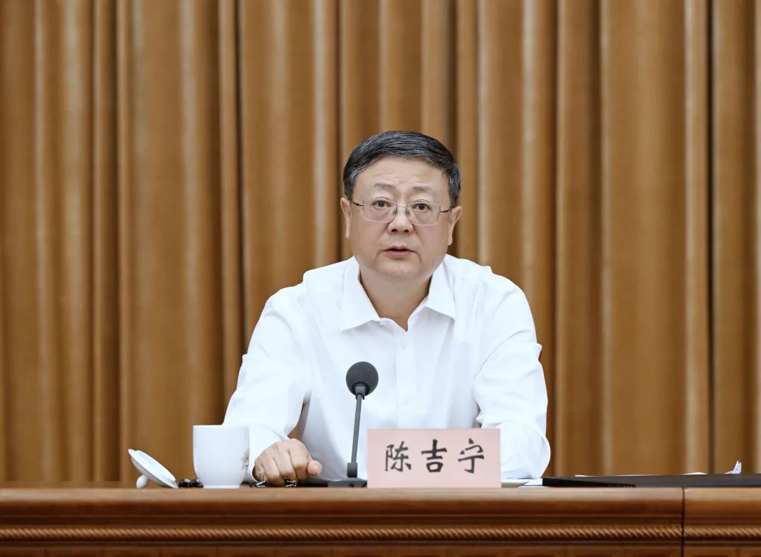 全方位全过程增强超大城市安全韧性！上海市委中心组学习会专题学习
