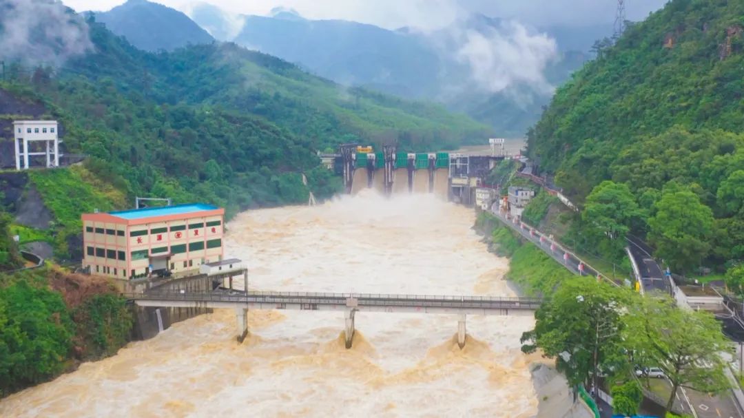 广东英德洪峰顺利过境：水位已缓慢下降，累计转移9231人