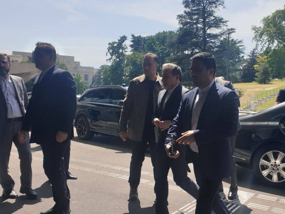 伊朗外长开始就核问题与英法德举行会谈