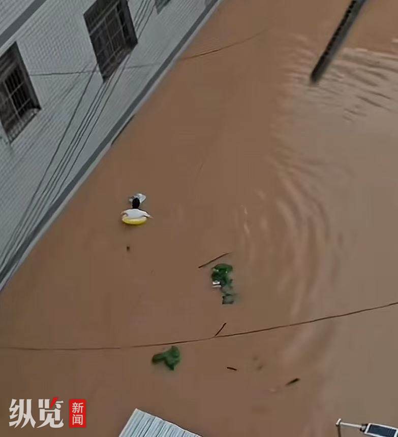 家属回应“一中考生因暴雨带救生圈蹚水赶考”：安全抵达考场