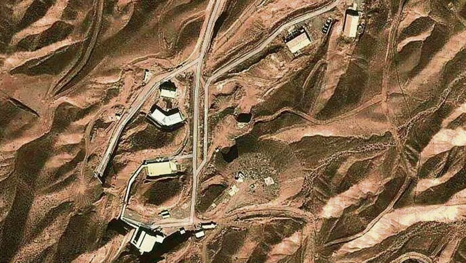 以军空袭伊朗德黑兰东南部大型军事设施所在地