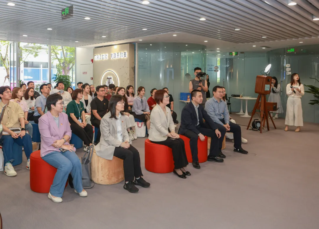 “知不同学”走红小红书！Z世代“开放麦”共话党建创新