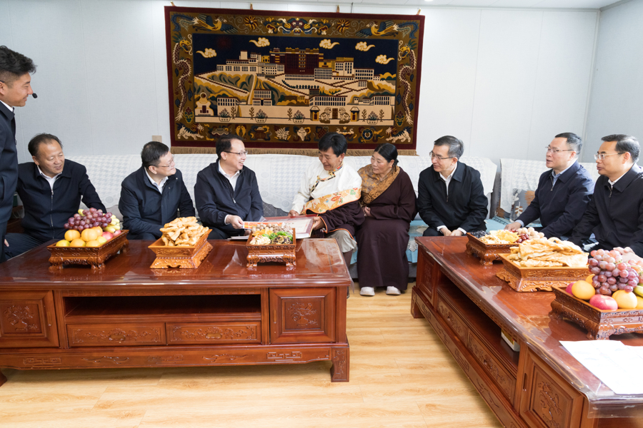 龚正市长率上海市代表团赴青海果洛,用心用情用力做好对口援青工作