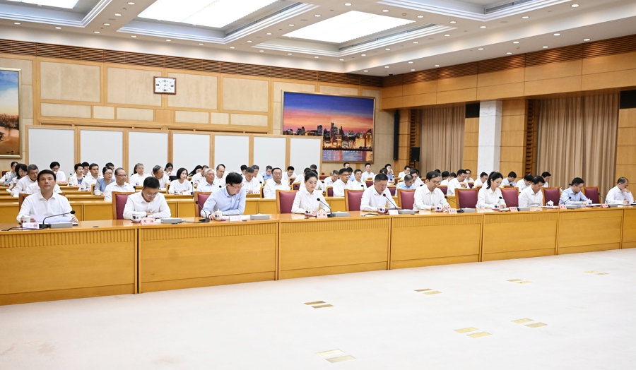 上海市庆祝建党104周年座谈会上，陈吉宁强调传承党的优良作风，竭力为国担当勇为尖兵