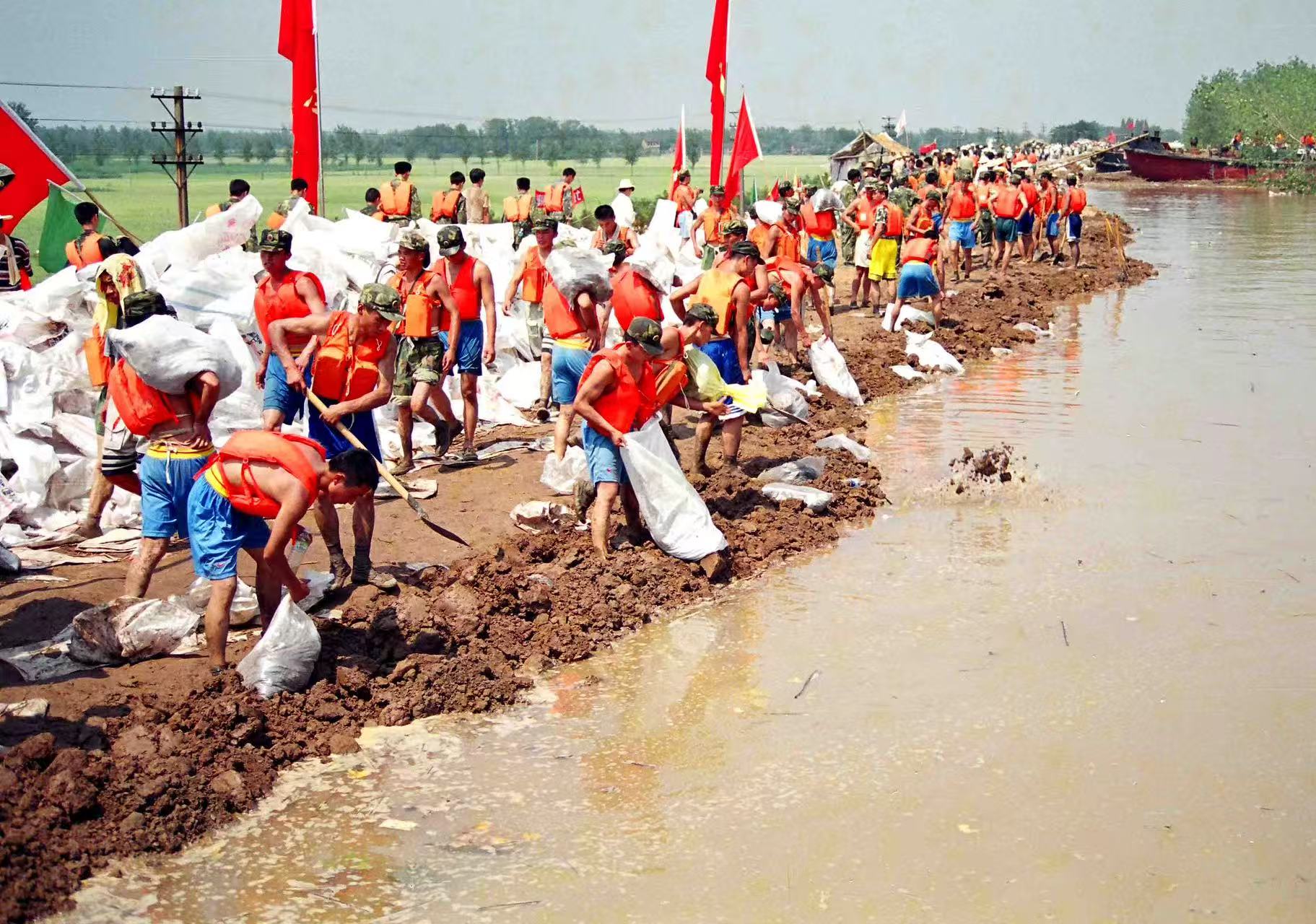 荆州突围：抗洪精神赋能支点建设，“水患洼地”变产业集聚高地