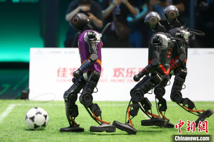国内首场机器人足球3v3 AI赛落幕，清华大学火神队夺冠
