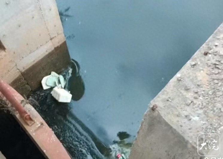 湖南益阳一地河水发黑发臭，当地：属实，市委、市政府正研究解决办法