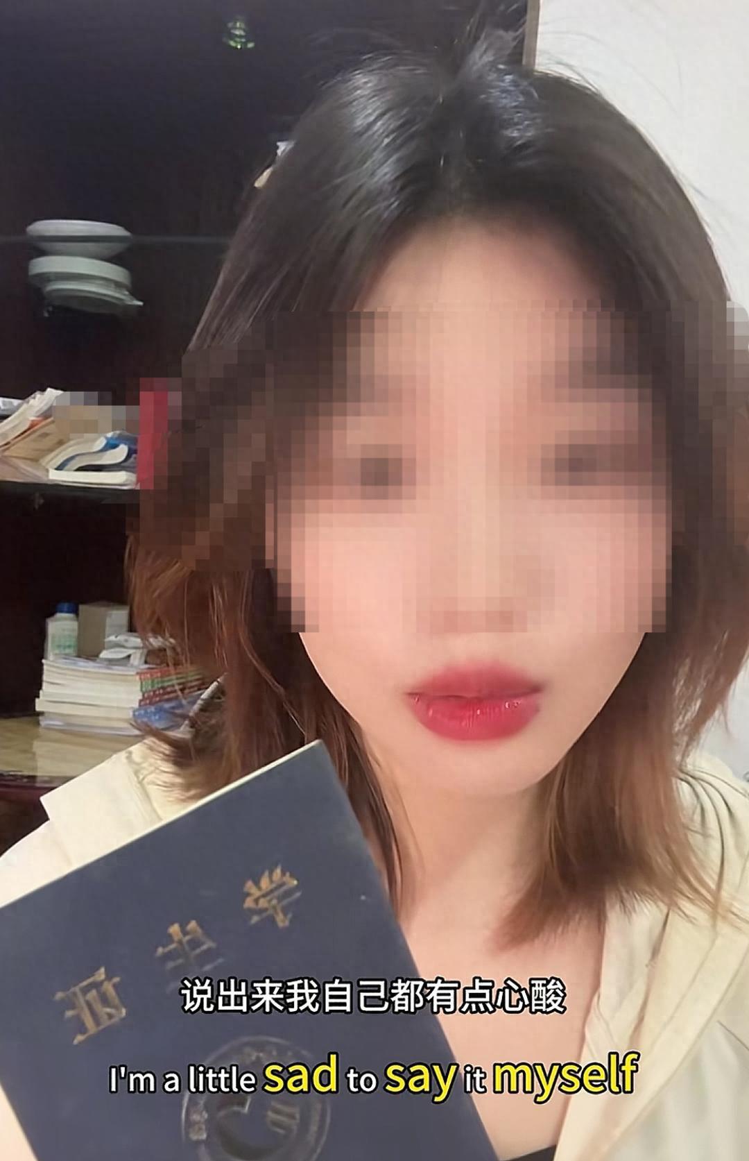 女子称大学毕业3年后摆摊被老师要求删视频，大连一学院：不歧视任何职业