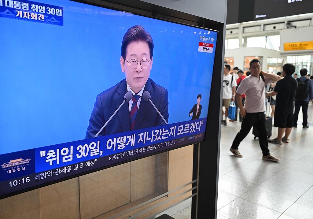 民调显示韩国总统李在明执政首月支持率为65%