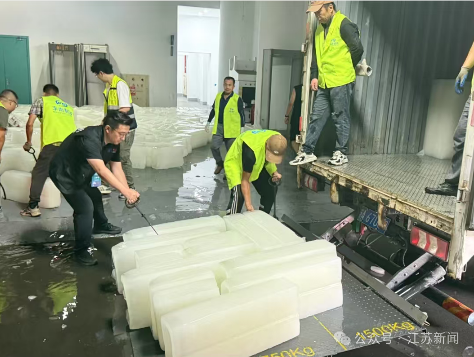 苏超迎“烤验”：南京对苏州今晚开打，南京奥体准备一万块冰降温
