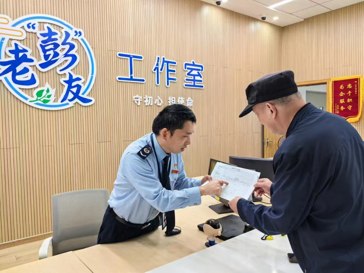 全国孝老爱亲模范彭卫：“值与不值”的答案，藏于每个平凡的瞬间
